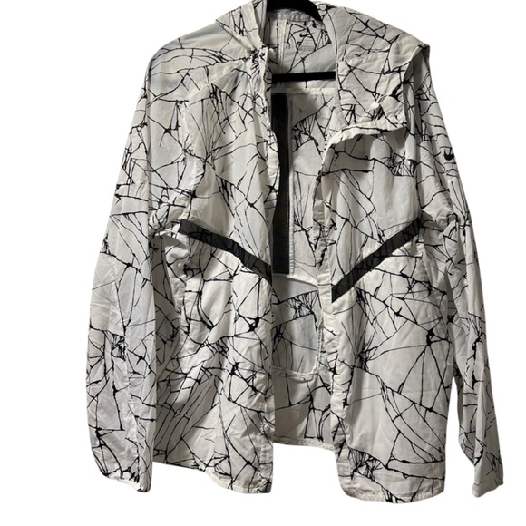 Nike Other - Nike Windrunner Track Running Jacket White / Black Medium Packable